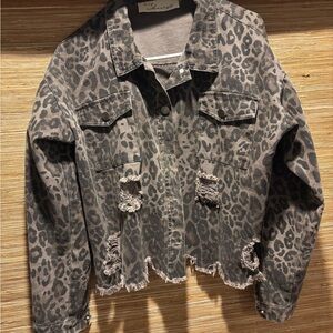 Cropped Leopard Distressed jacket